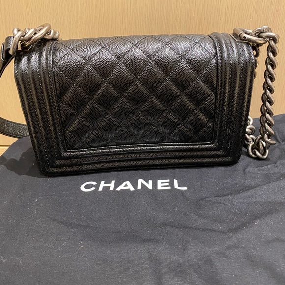 Small Chanel Boy Bag - caviar leather & ruthenium finish hardware - Picture 2 of 3
